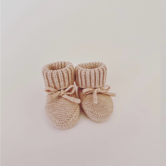 Merino wool baby booties+beanie. 0-6m Set - Picture 4 of 5